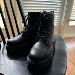 Steve Madden Boots [BETTY BLACK size 6]